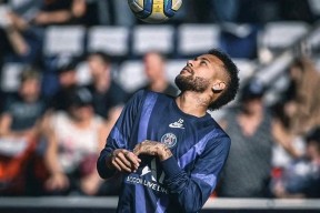 内马尔遭遇十五持续失利，巴黎圣日耳曼教练压力巨大！